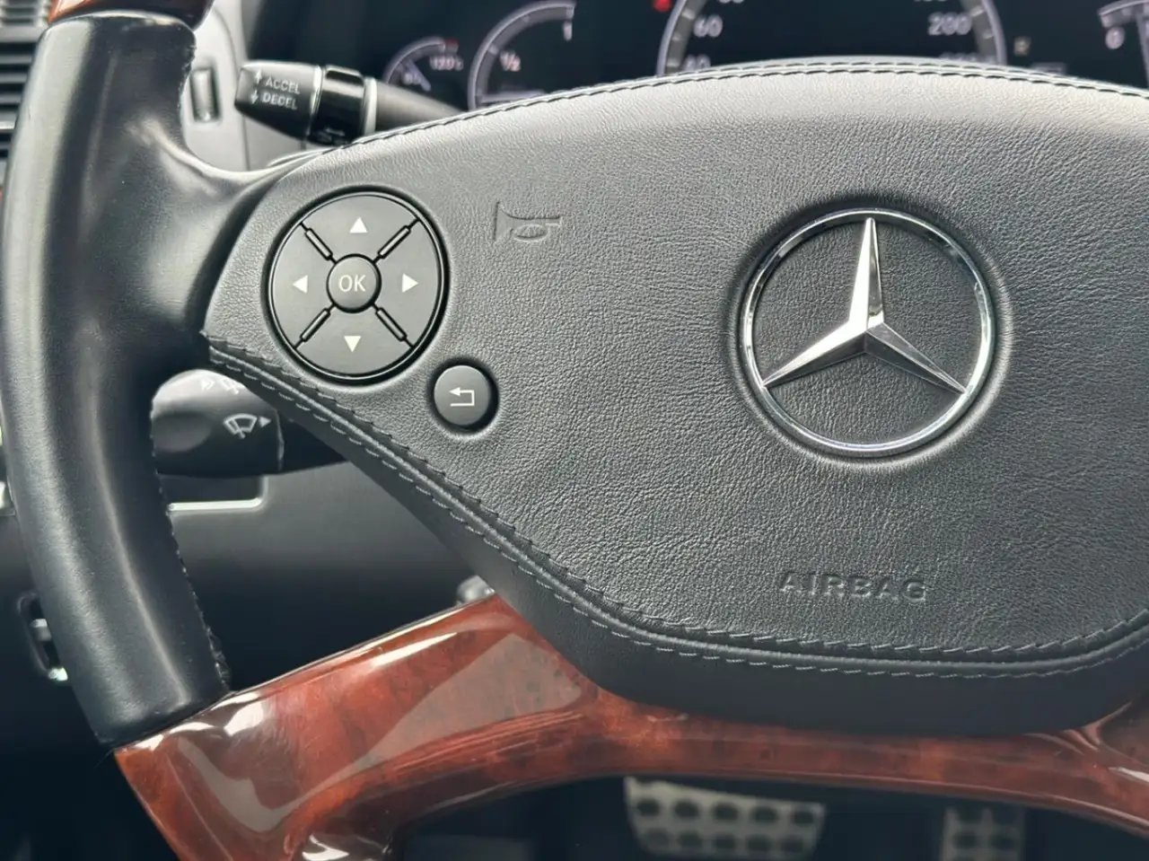 Mercedes-Benz S-Class снимка Mercedes-Benz S-Class