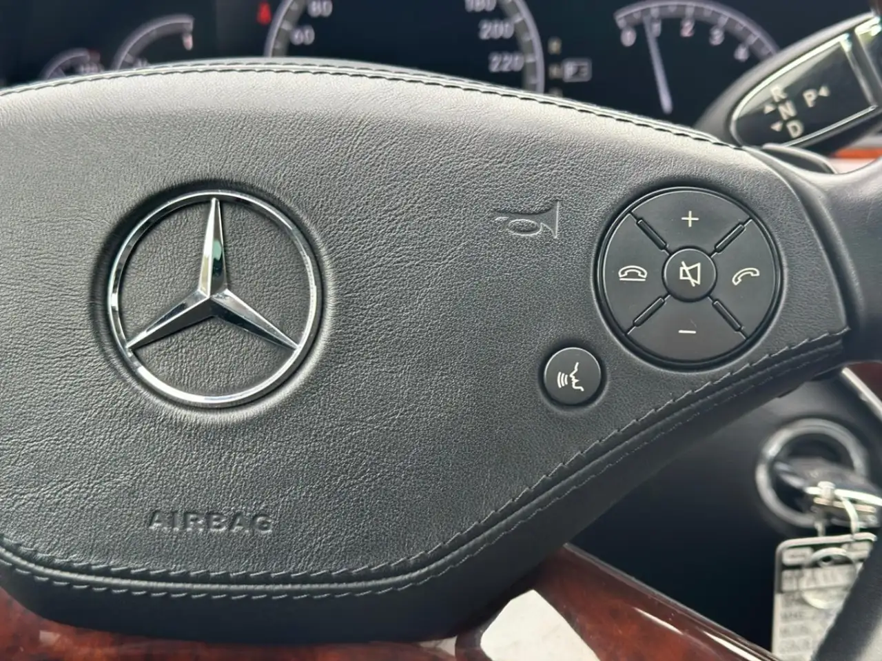 Mercedes-Benz S-Class снимка Mercedes-Benz S-Class