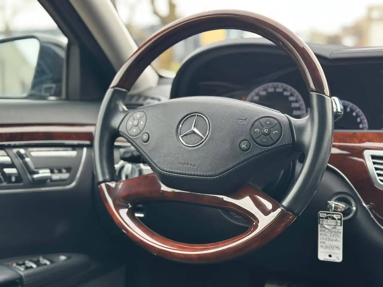 Mercedes-Benz S-Class снимка Mercedes-Benz S-Class