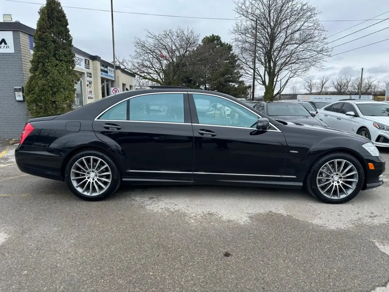 Mercedes-Benz S-Class снимка Mercedes-Benz S-Class
