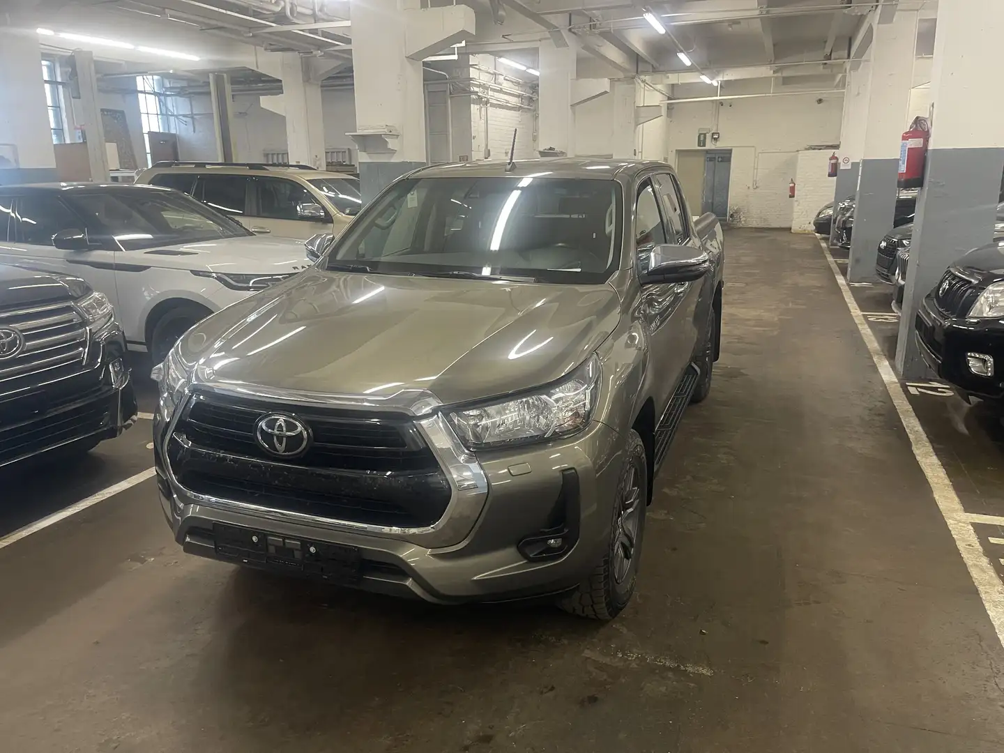 Toyota Hilux Bronze - 1