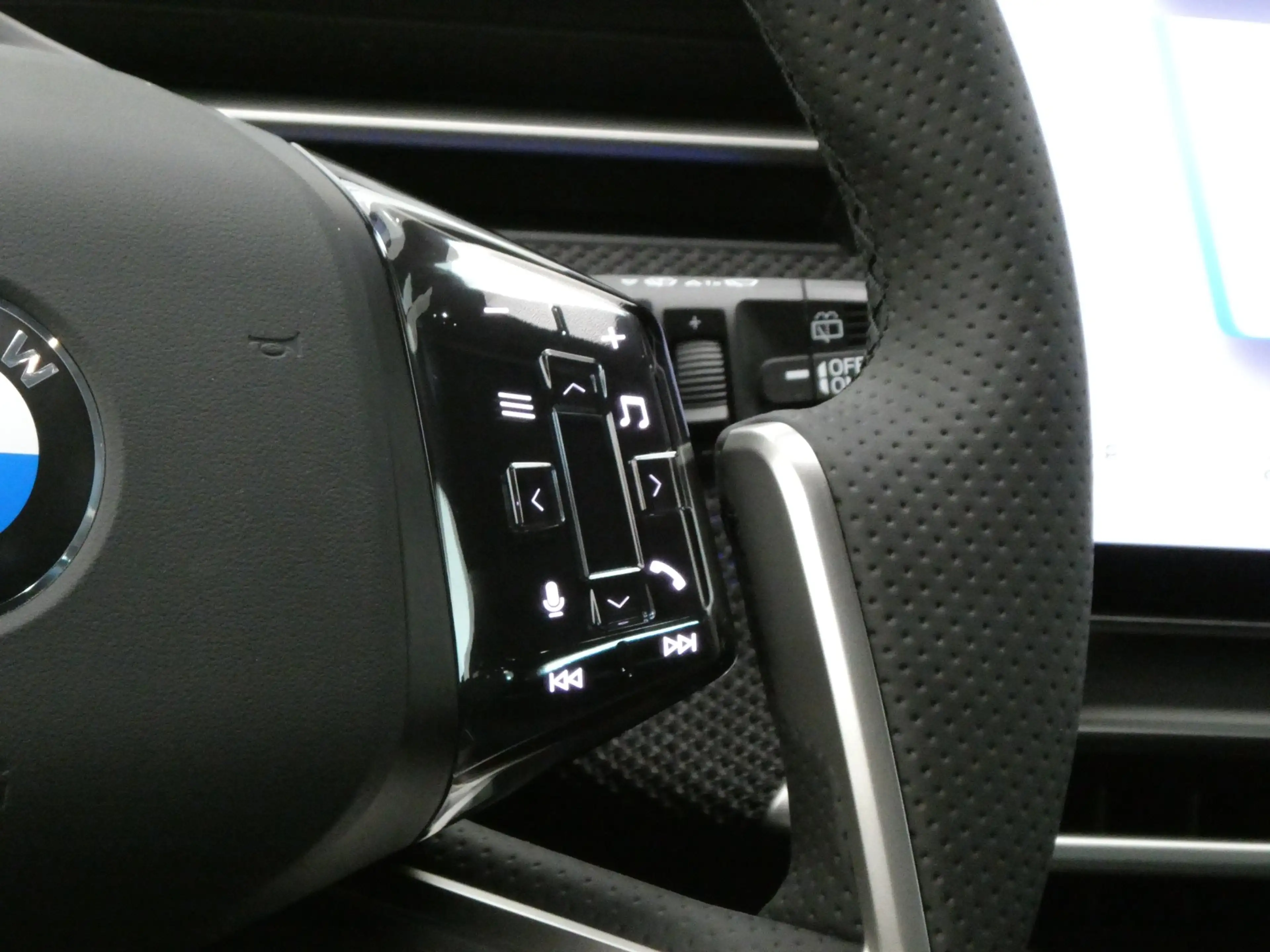 BMW iX3 40 sDrive — photo 15