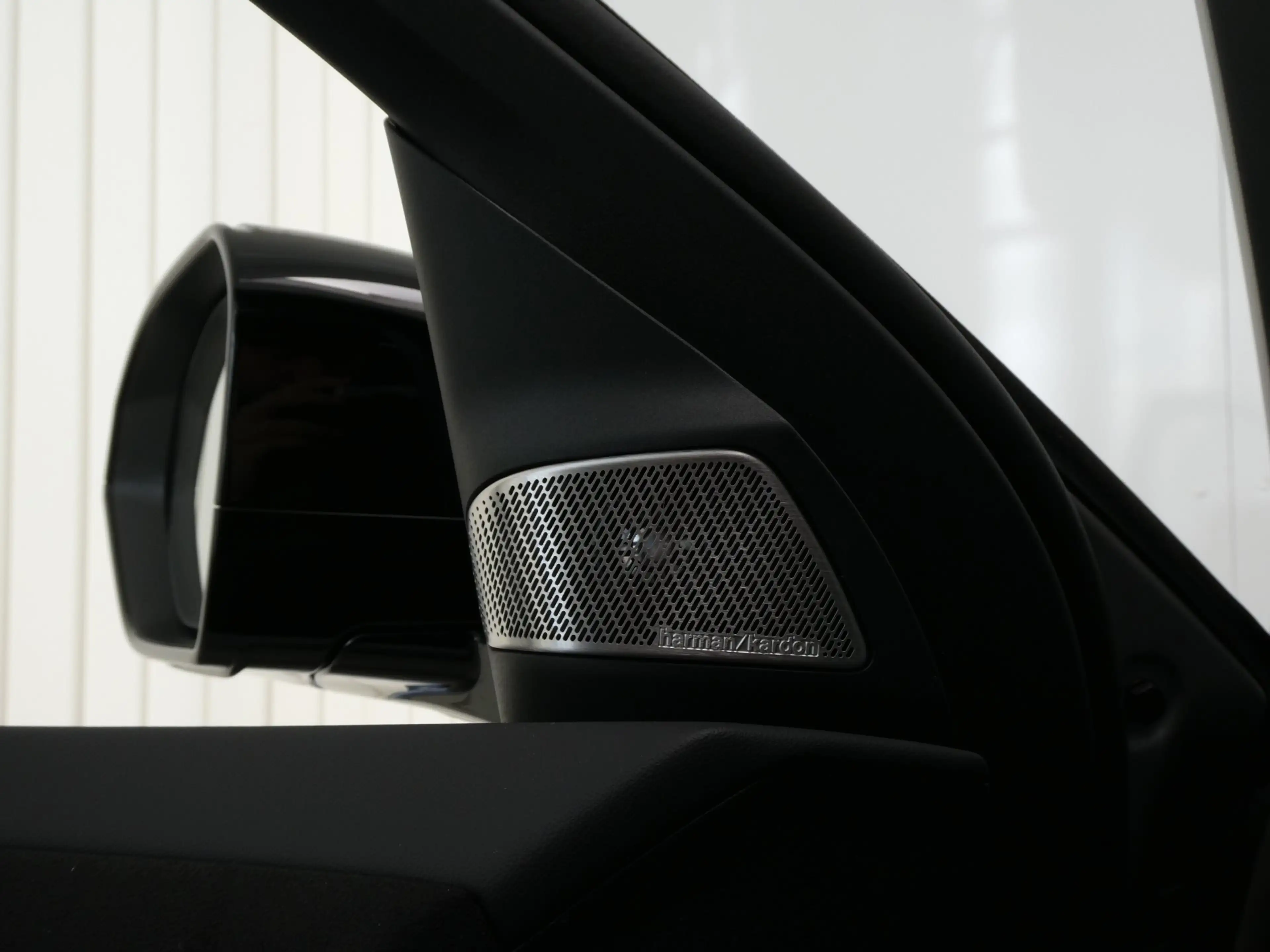 BMW iX3 40 sDrive — photo 11