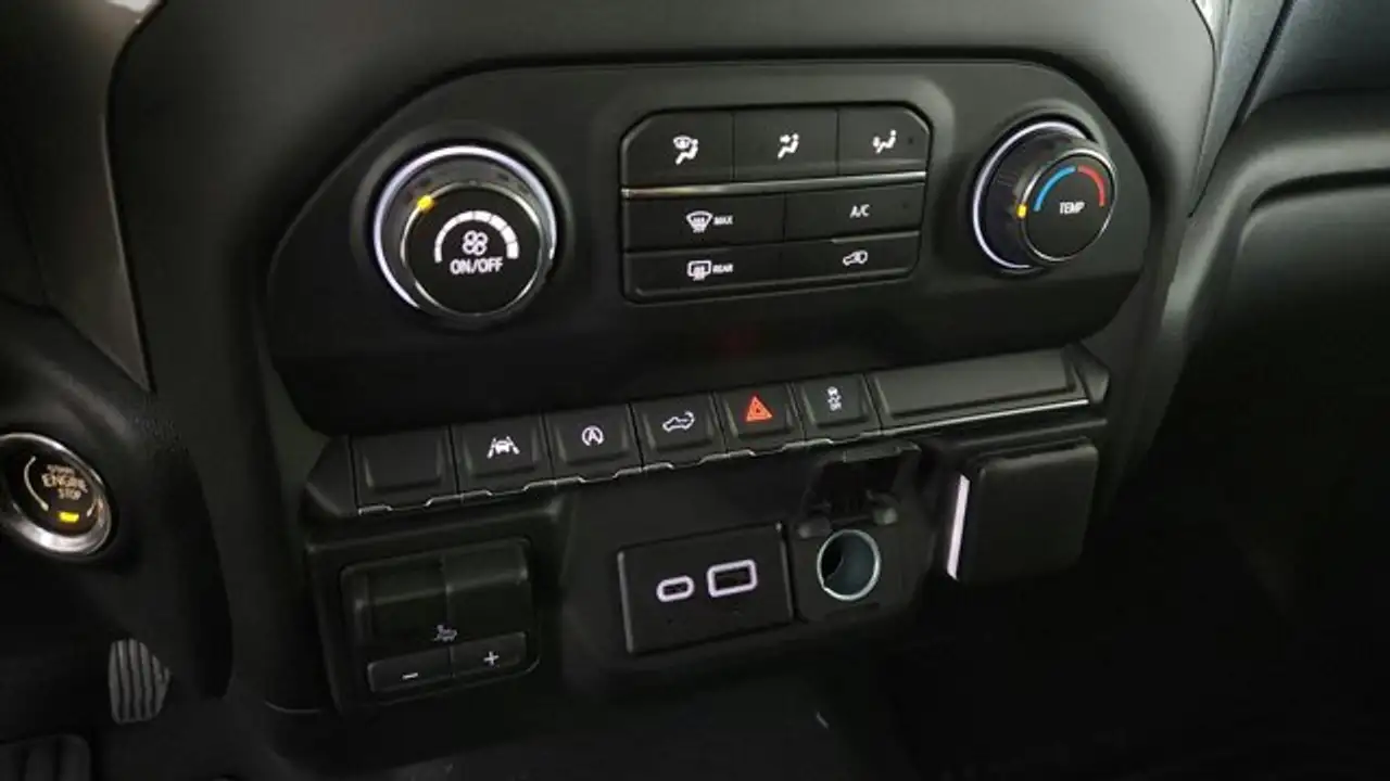 Chevrolet Silverado 1500 снимка Chevrolet Silverado 1500