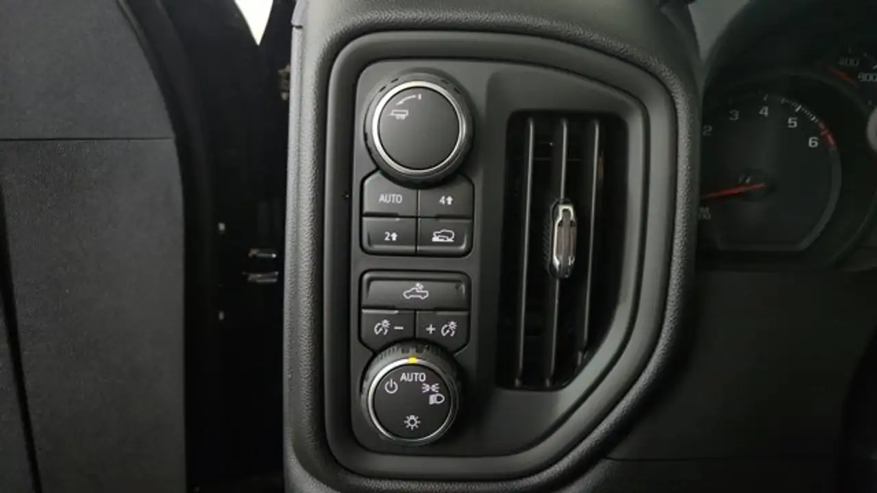 Chevrolet Silverado 1500 снимка Chevrolet Silverado 1500