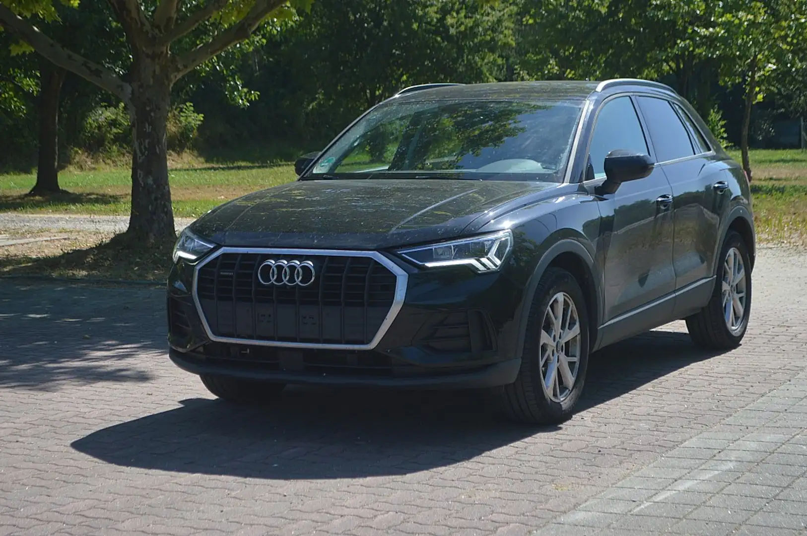 Audi Q3 35 TDI quattro S-tronic+NAVI+SHZ+PDC Schwarz - 2