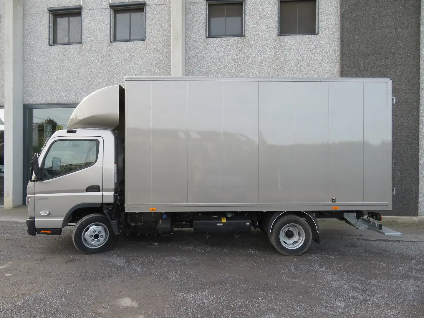 Fuso CANTER 3C15 AMT MET GESLOTEN BAK Argent - 2