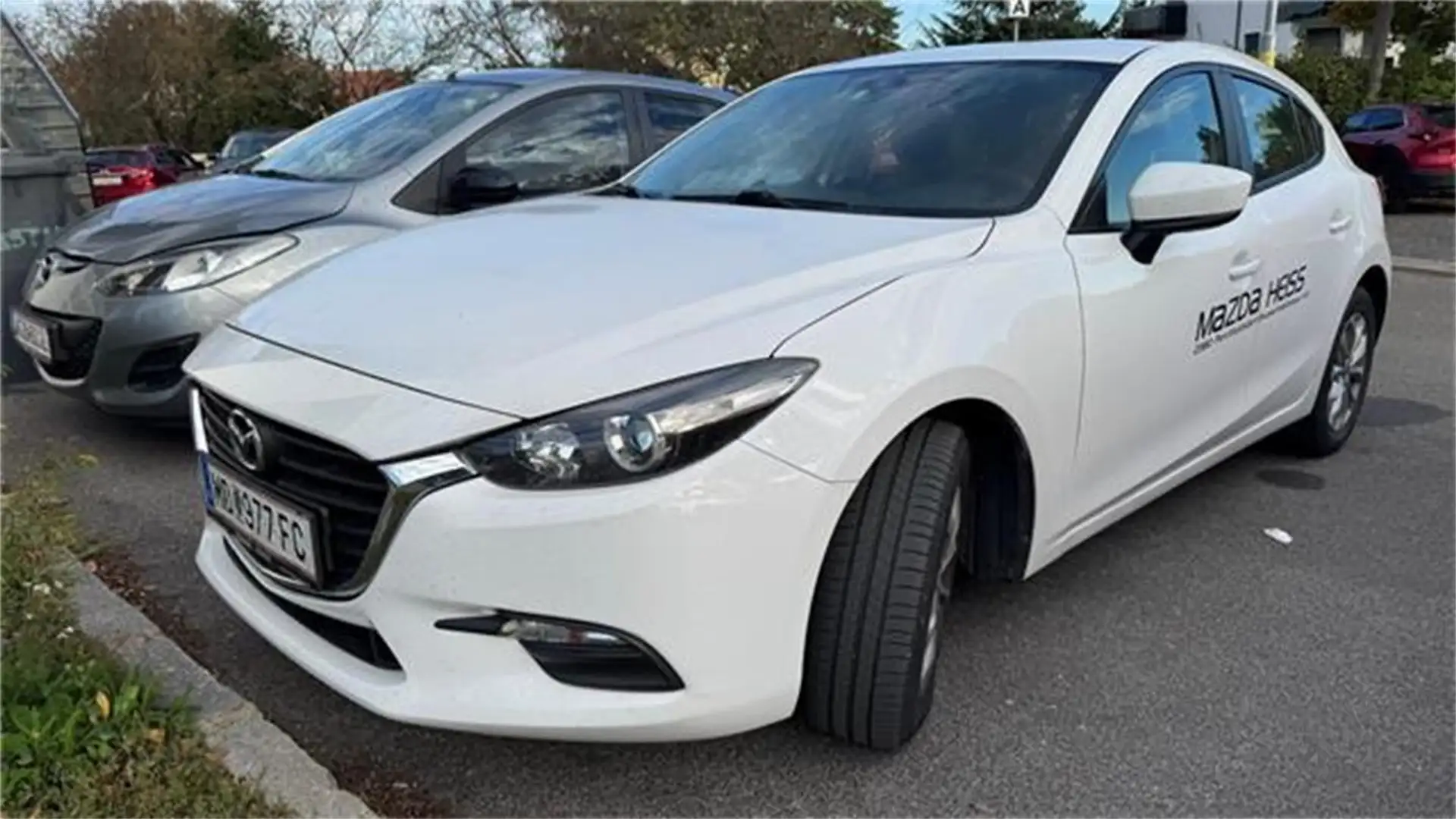 Mazda 3 Sport G100 Emotion Weiß - 1