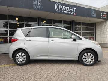 1.3 VVT-i Dynamic / Airco / Camera / Panoramadak!