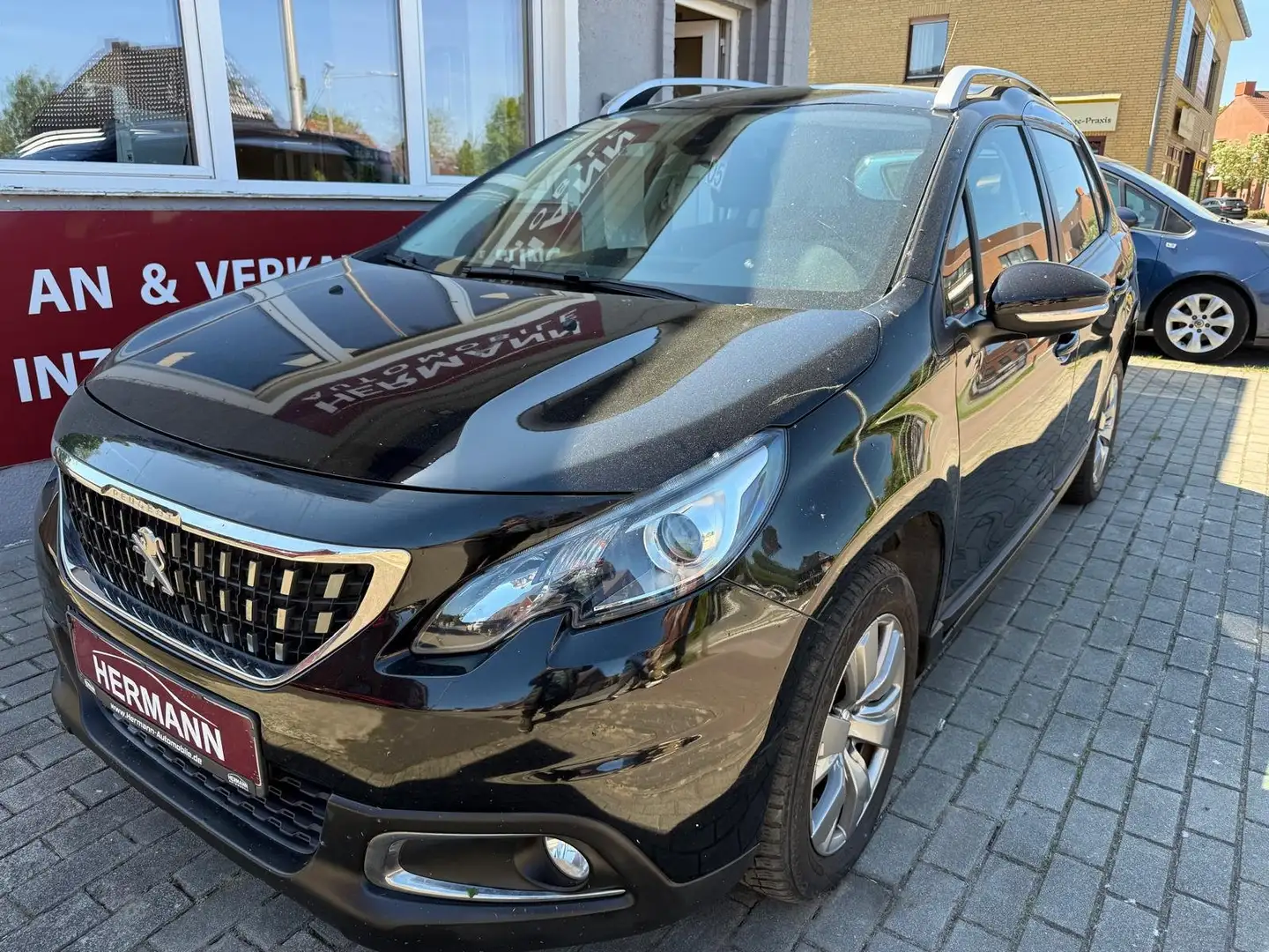 Peugeot 2008 Active AUTOMATIK Schwarz - 2