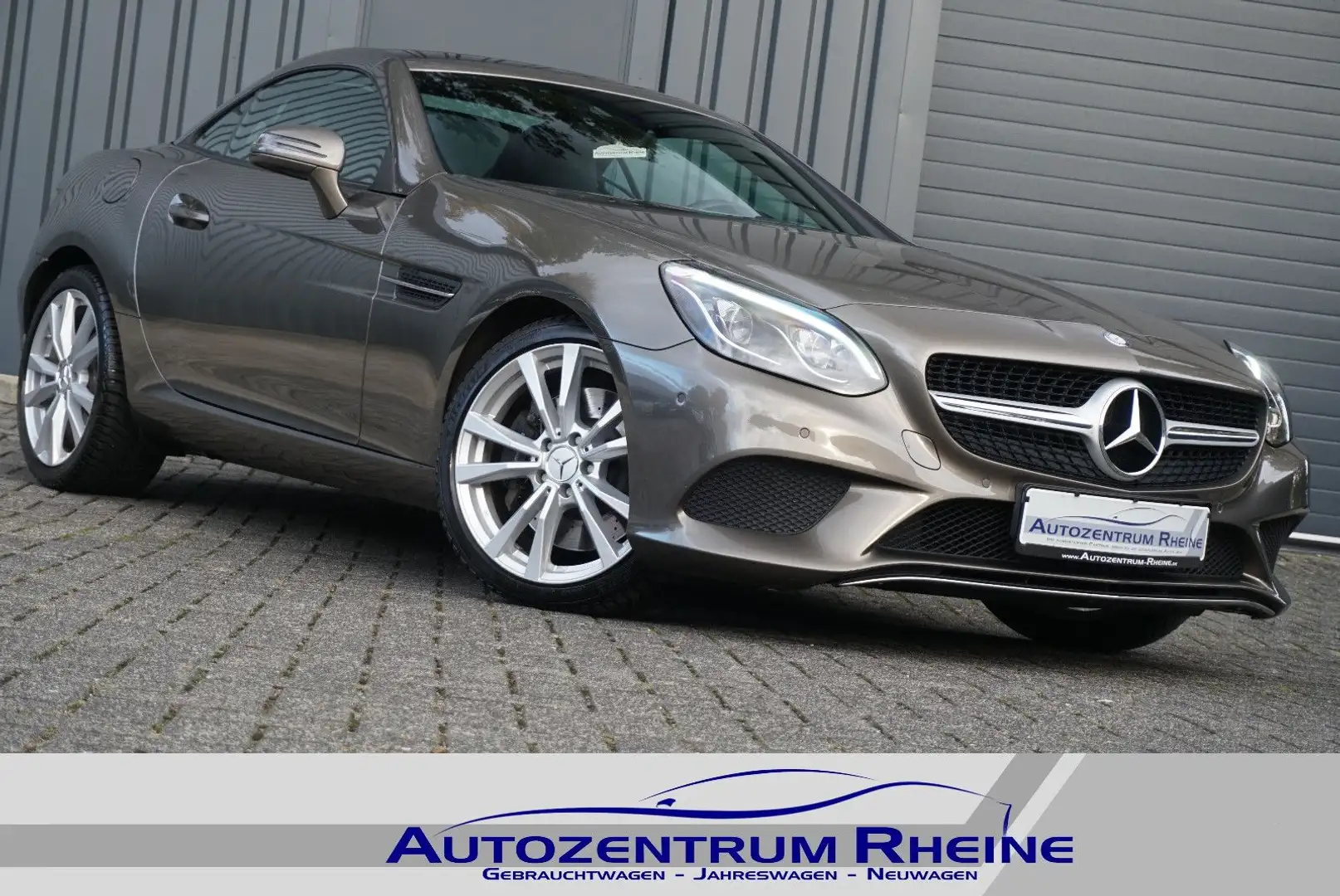 Mercedes-Benz SLC 200 Sportpaket LED SHZ Kamera Pano Leder Gris - 1