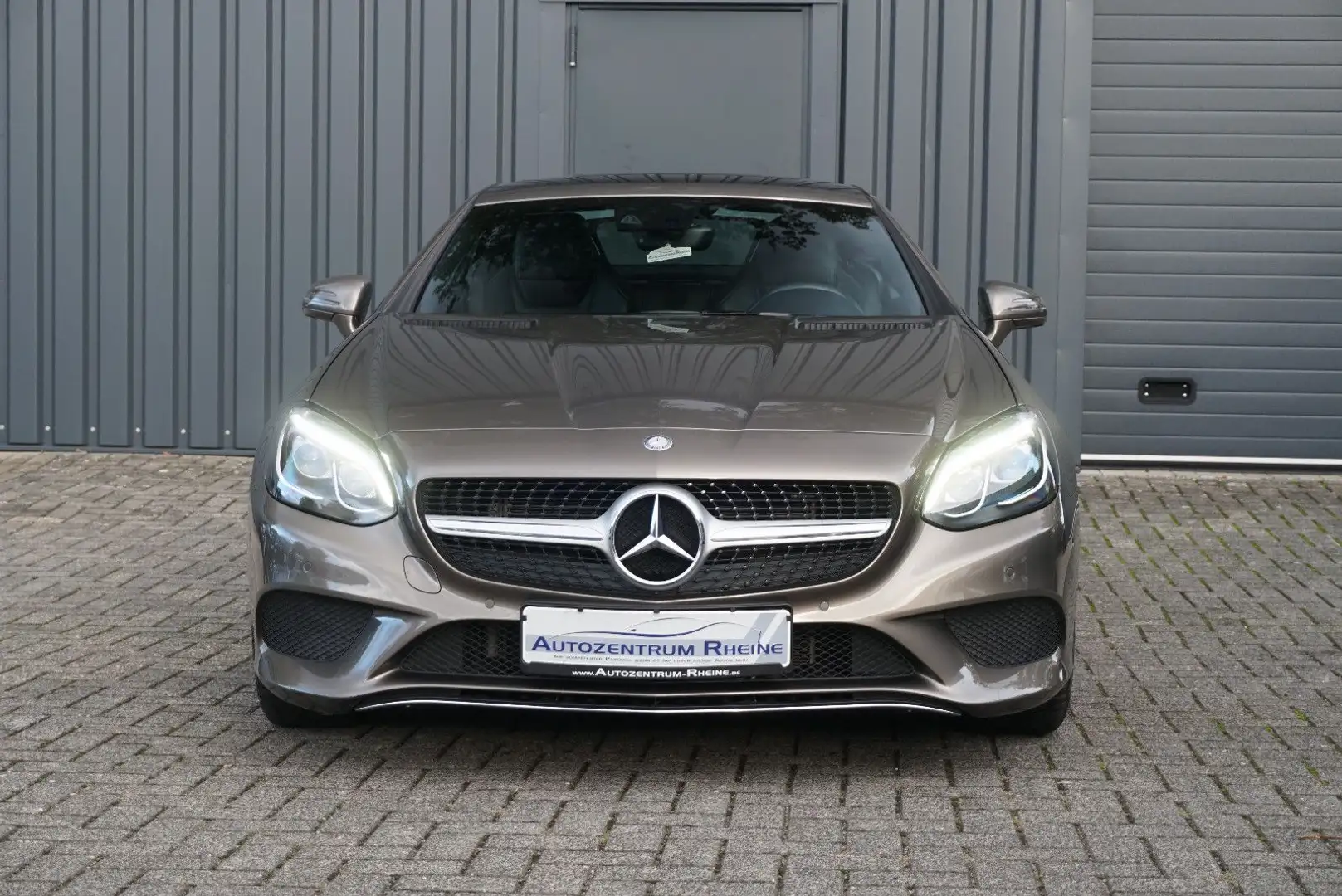 Mercedes-Benz SLC 200 Sportpaket LED SHZ Kamera Pano Leder Gris - 2