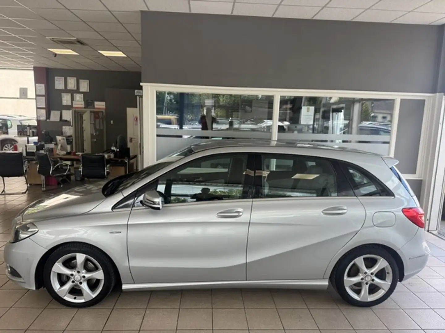 Mercedes-Benz B 200 CDI Sportpaket T-Leder Navi PDC Facelift Argintiu - 1