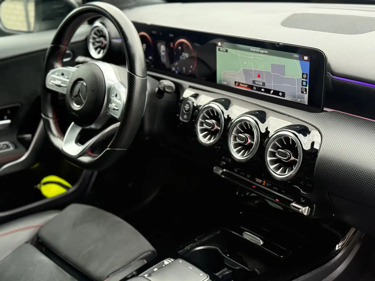 Mercedes-Benz A 200 d AMG Line Panoramadak | Sfeer | Camera |Navi |Pdc Wit - 2