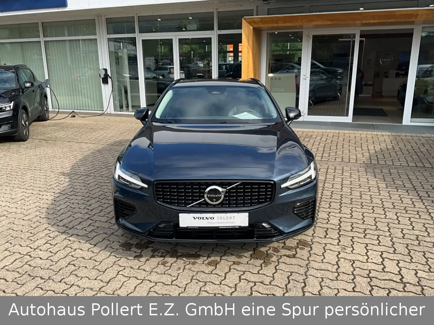 Volvo V60 T6 Plus Dark Recharge Plug-In Hybrid AWD Blau - 2