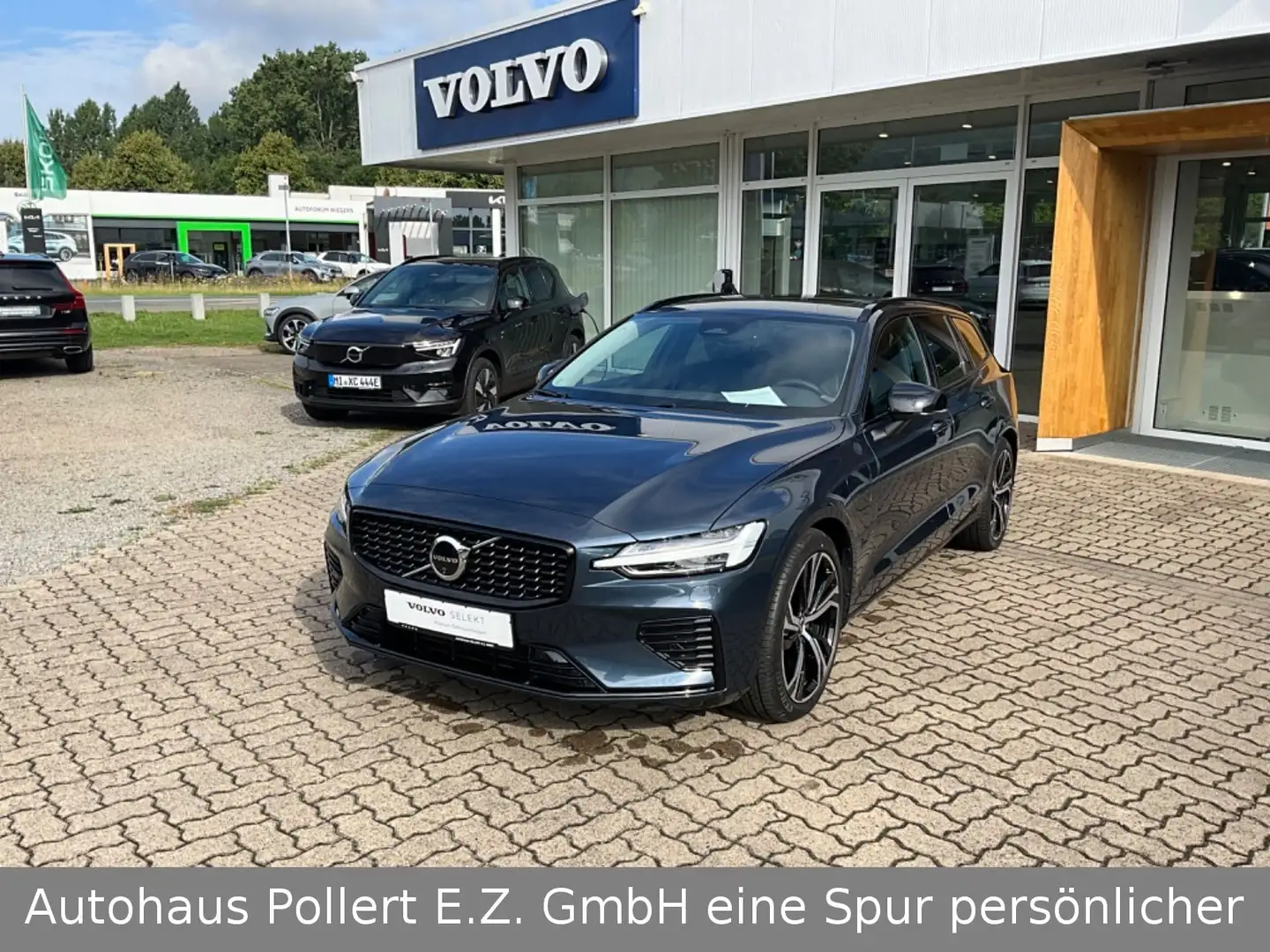Volvo V60 T6 Plus Dark Recharge Plug-In Hybrid AWD Blau - 1