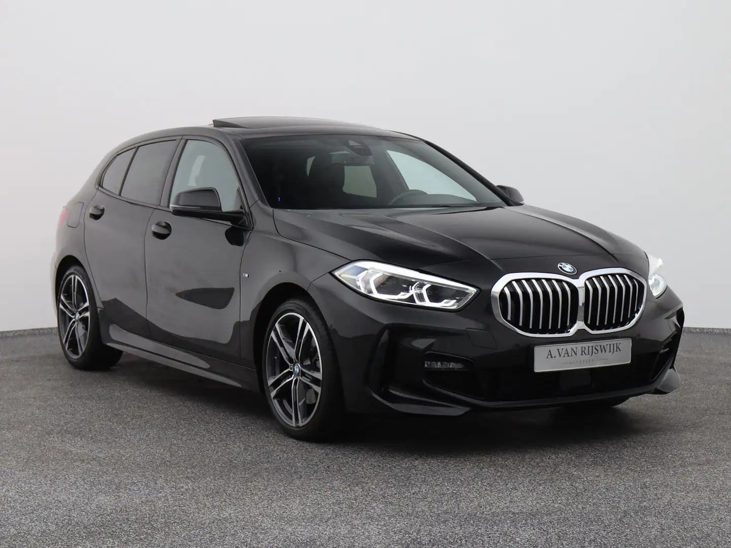 BMW 1-serie 118i 136 PK Automaat M-Sport Edition | SCH Noir - 2