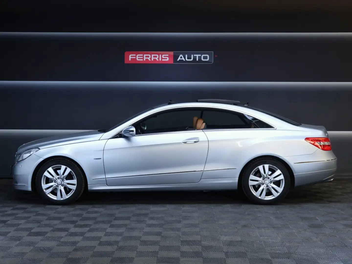 Mercedes-Benz E 350 Coupé CGI BE Aut. Gris - 2