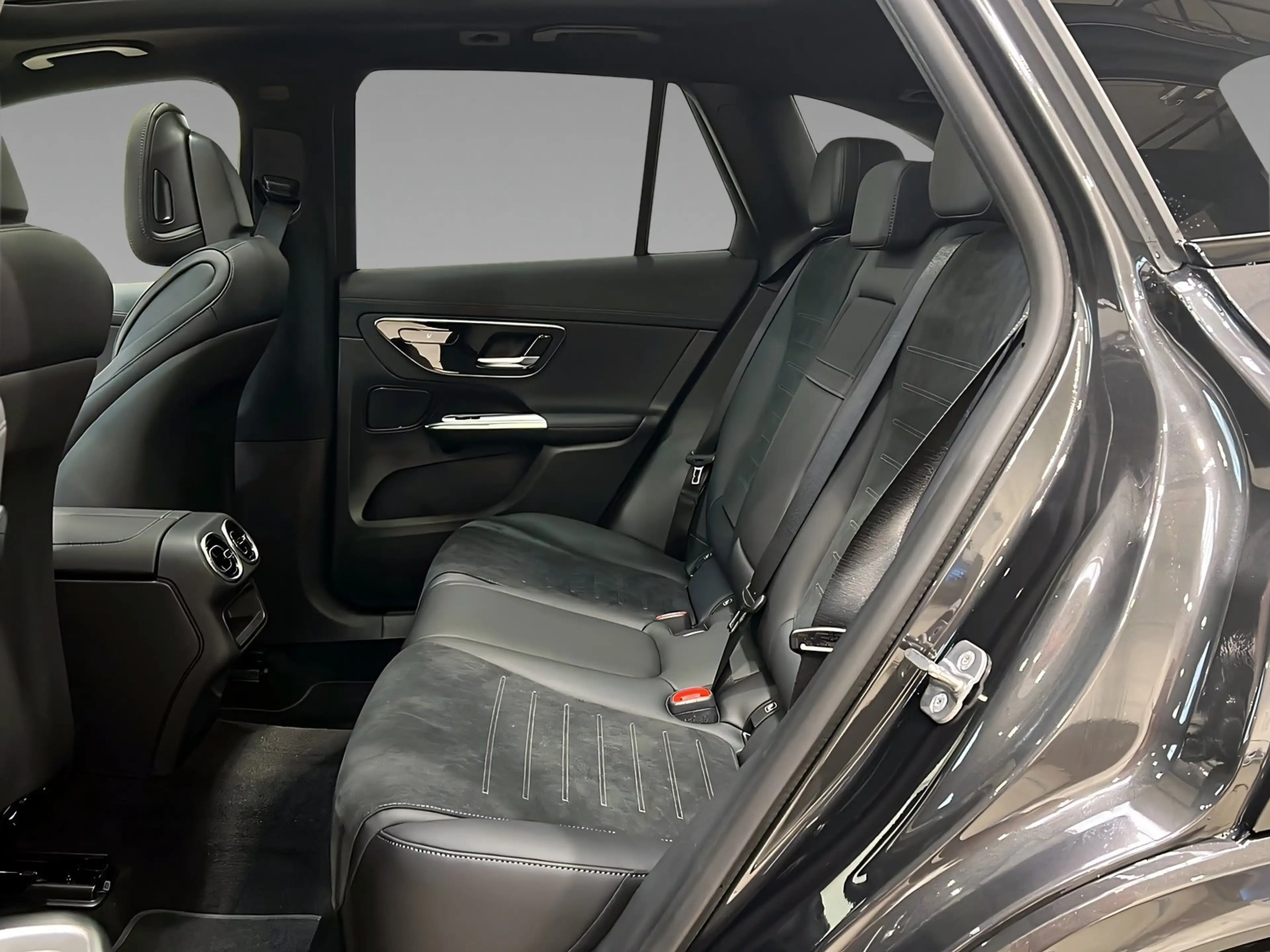 Mercedes-Benz GLC 200 4M AMG+NIGHT+Memory+Pano+LrHz+AHK+360° — photo 9
