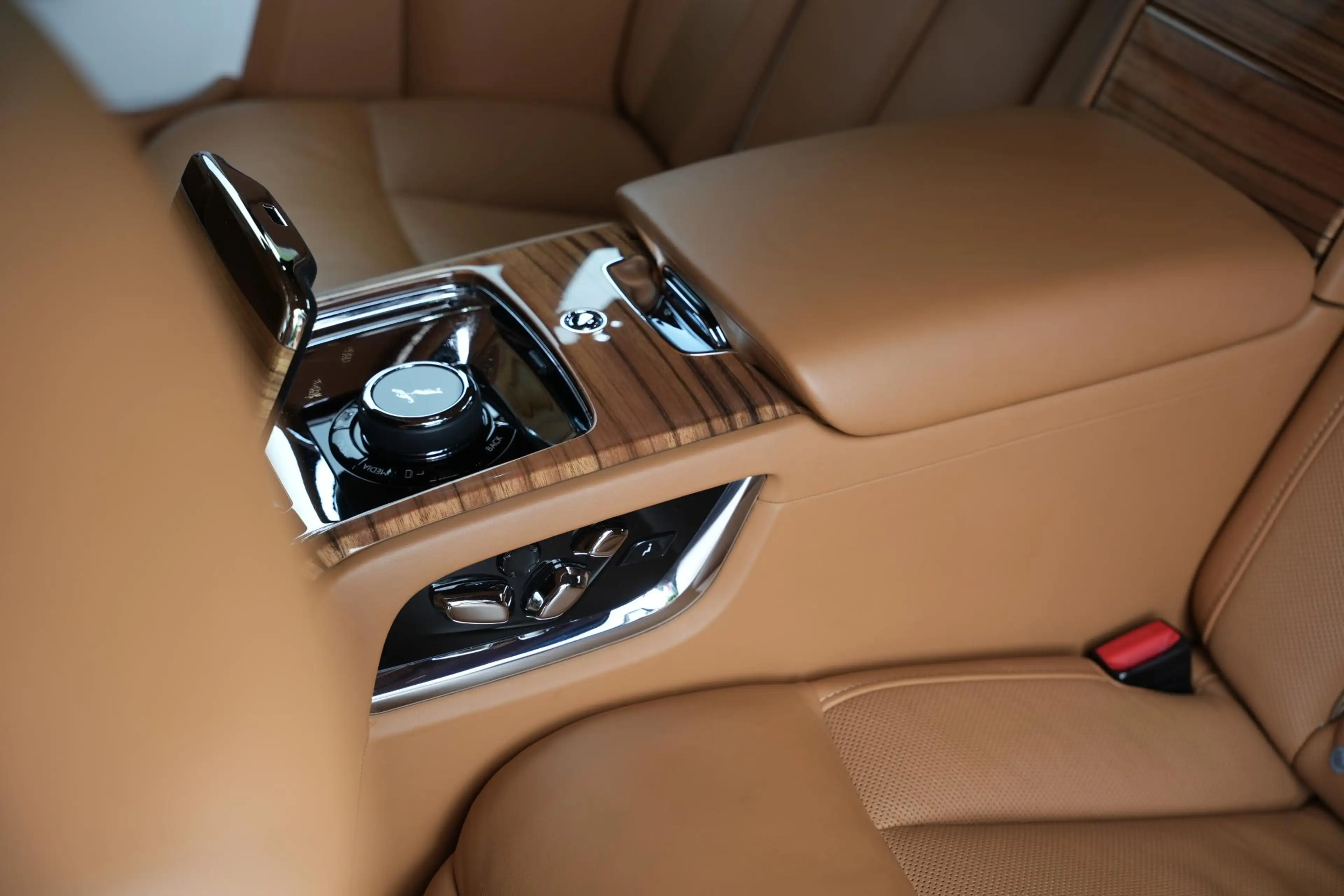 Rolls-Royce Phantom 6.7 V12 Starlight Headliner Rear Theatre Individua — photo 35