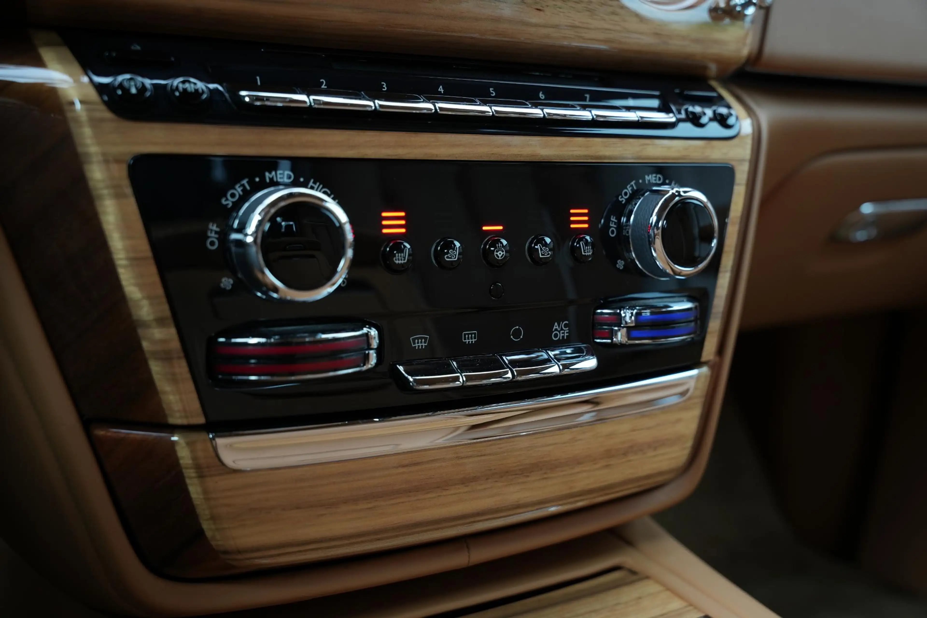 Rolls-Royce Phantom 6.7 V12 Starlight Headliner Rear Theatre Individua — photo 40