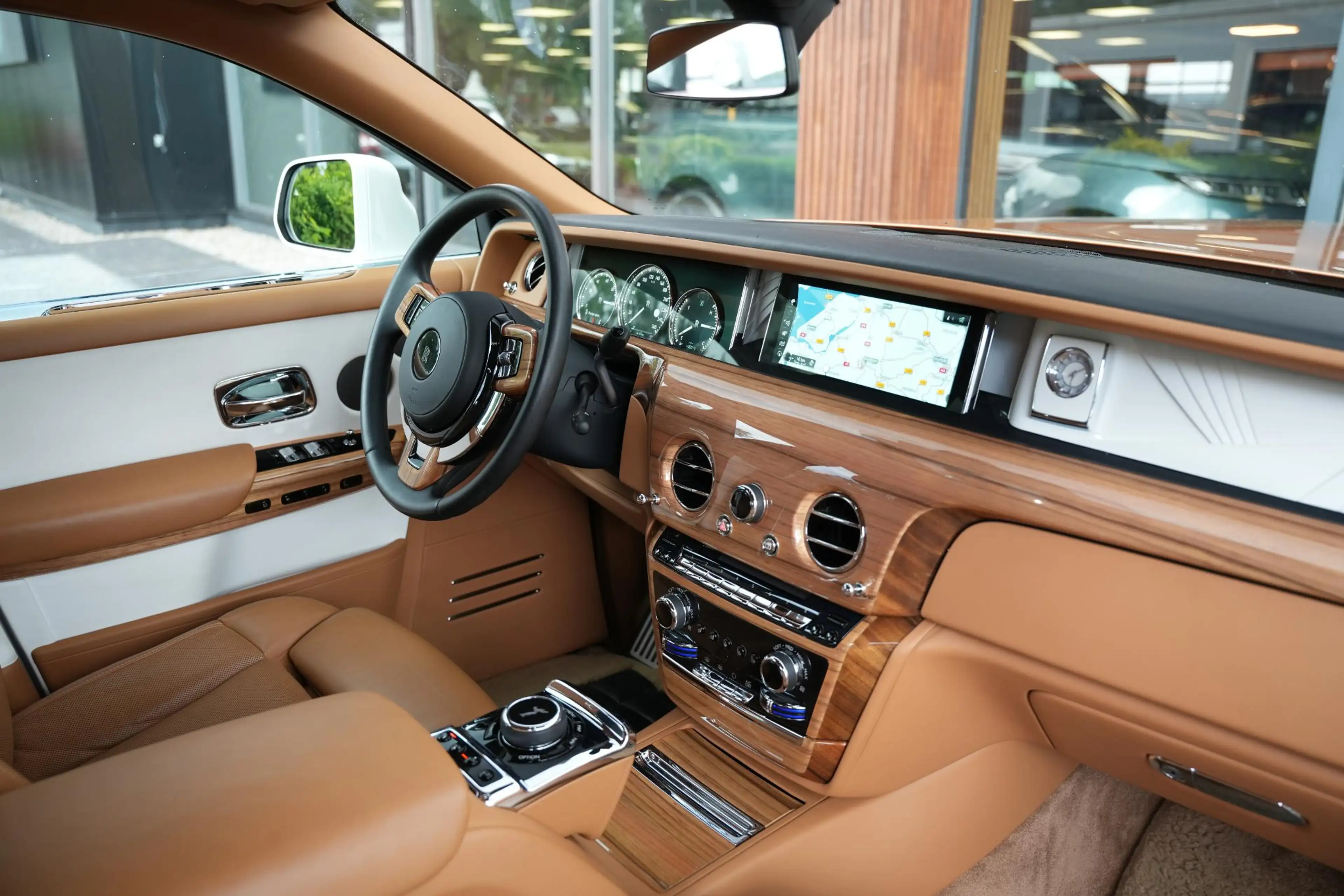 Rolls-Royce Phantom 6.7 V12 Starlight Headliner Rear Theatre Individua — photo 17