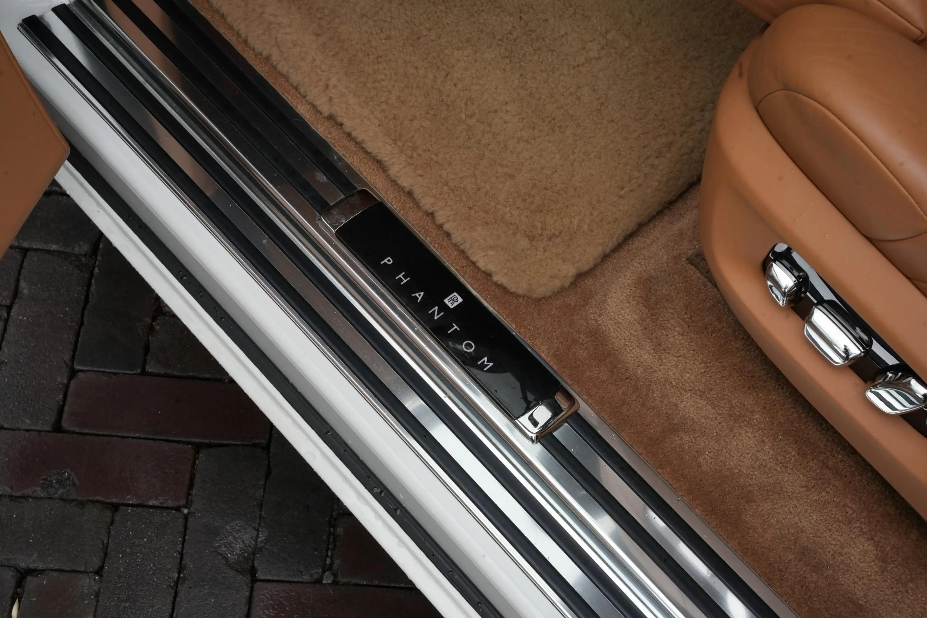 Rolls-Royce Phantom 6.7 V12 Starlight Headliner Rear Theatre Individua — photo 27
