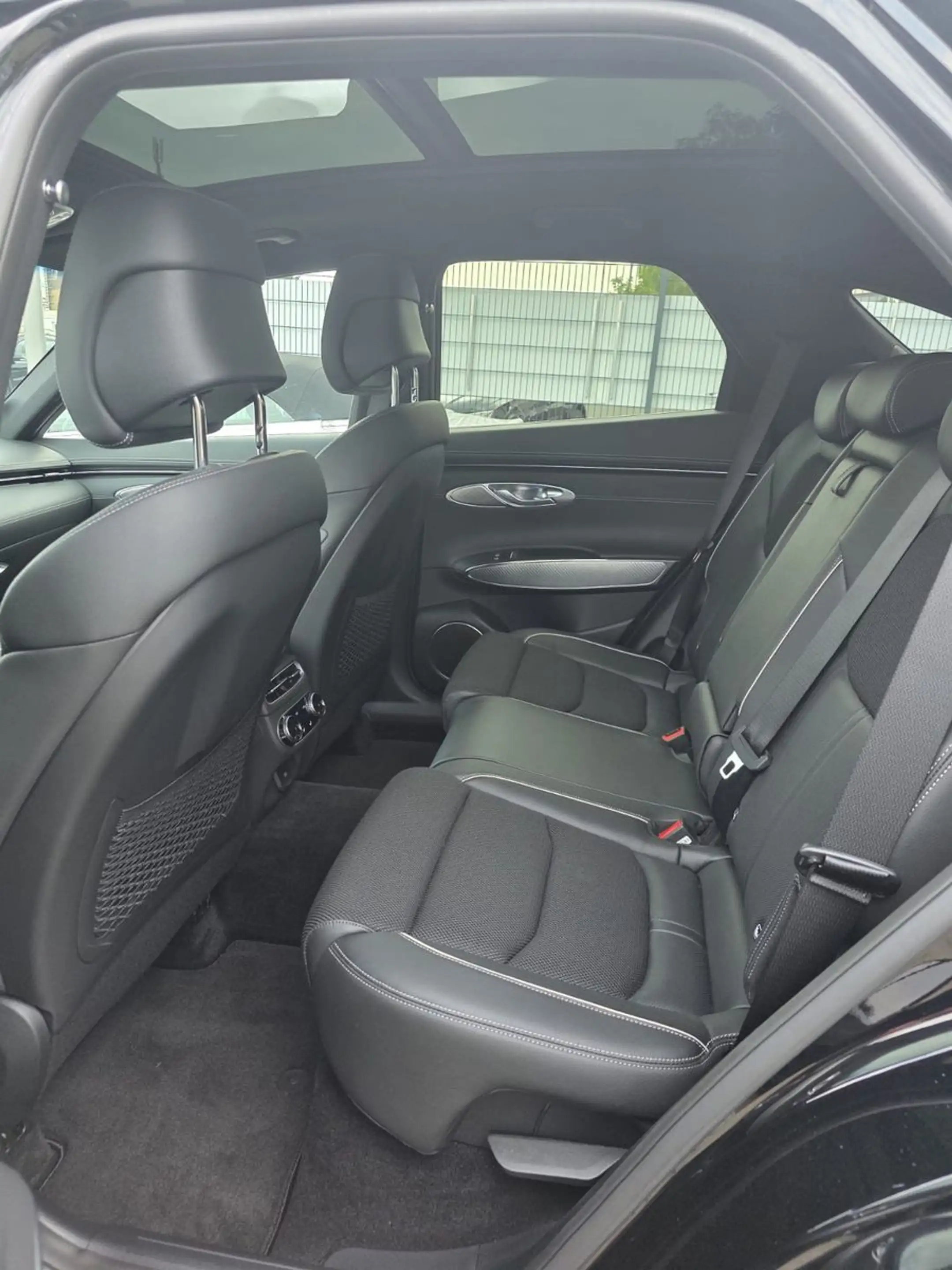 Genesis GV70 Benziner 2.5T 8AT AWD Luxury — photo 12