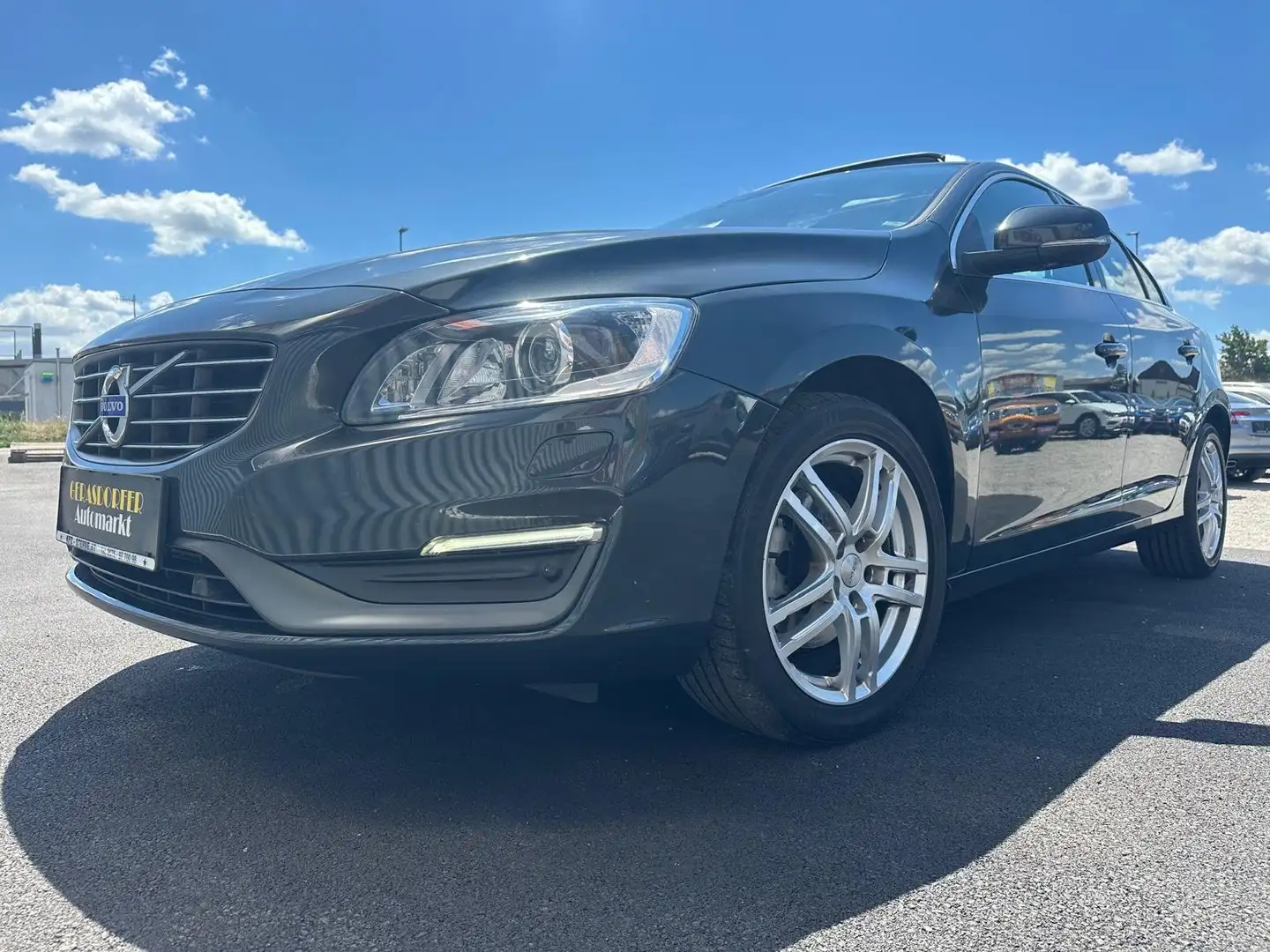 Volvo S60 S60 D3 Momentum Geartronic *Schiebedach* Grau - 2