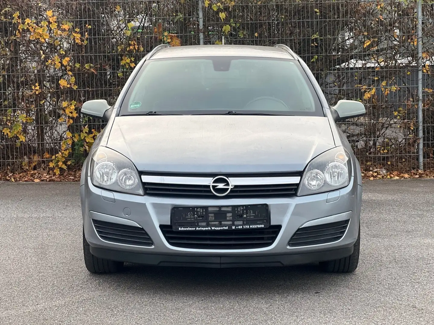 Opel Astra Caravan 1.8 Cosmo TÜV NEU Grau - 2