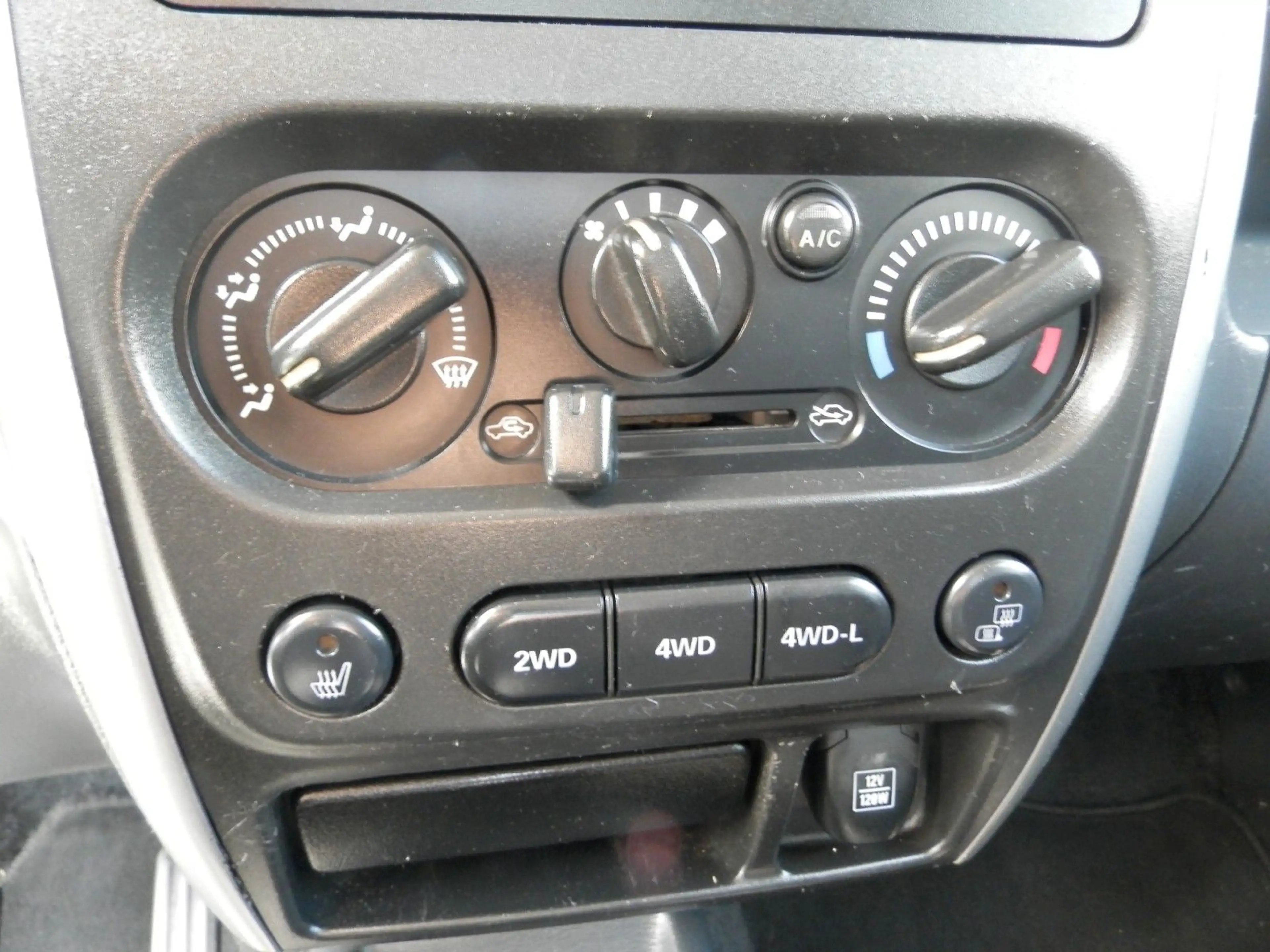 Suzuki Jimny Style Lim.*NR.7*Leder*Klima*AHK*ALU* — photo 11