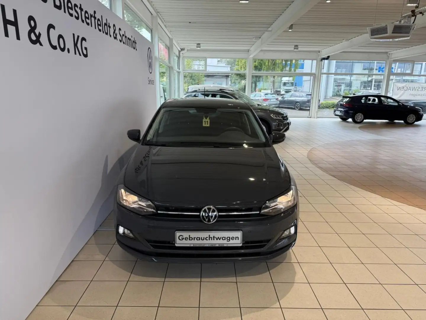 Volkswagen Polo 1.0TSI Active DSG APP PDC SHZ GJR Klima Navi Grijs - 2
