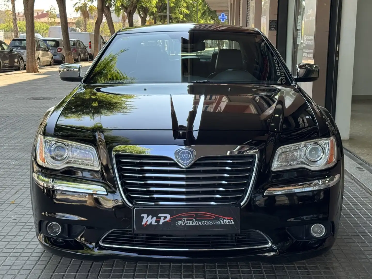 Lancia Thema 3.0Mjt Platinum Aut. Schwarz - 2
