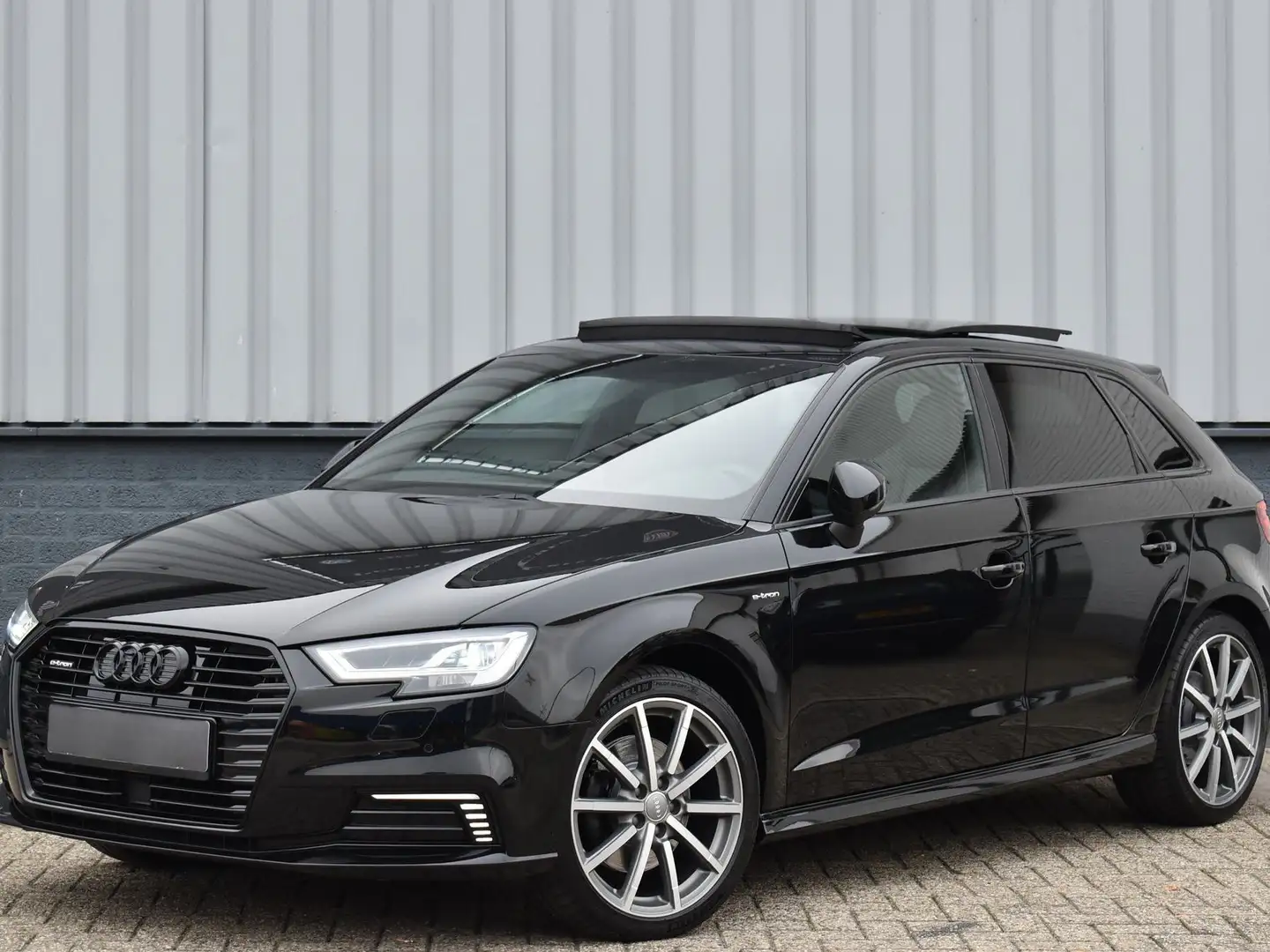 Audi A3 Sportback E-Tron 204 Pk S-Line Pano RS-zetels Černá - 1