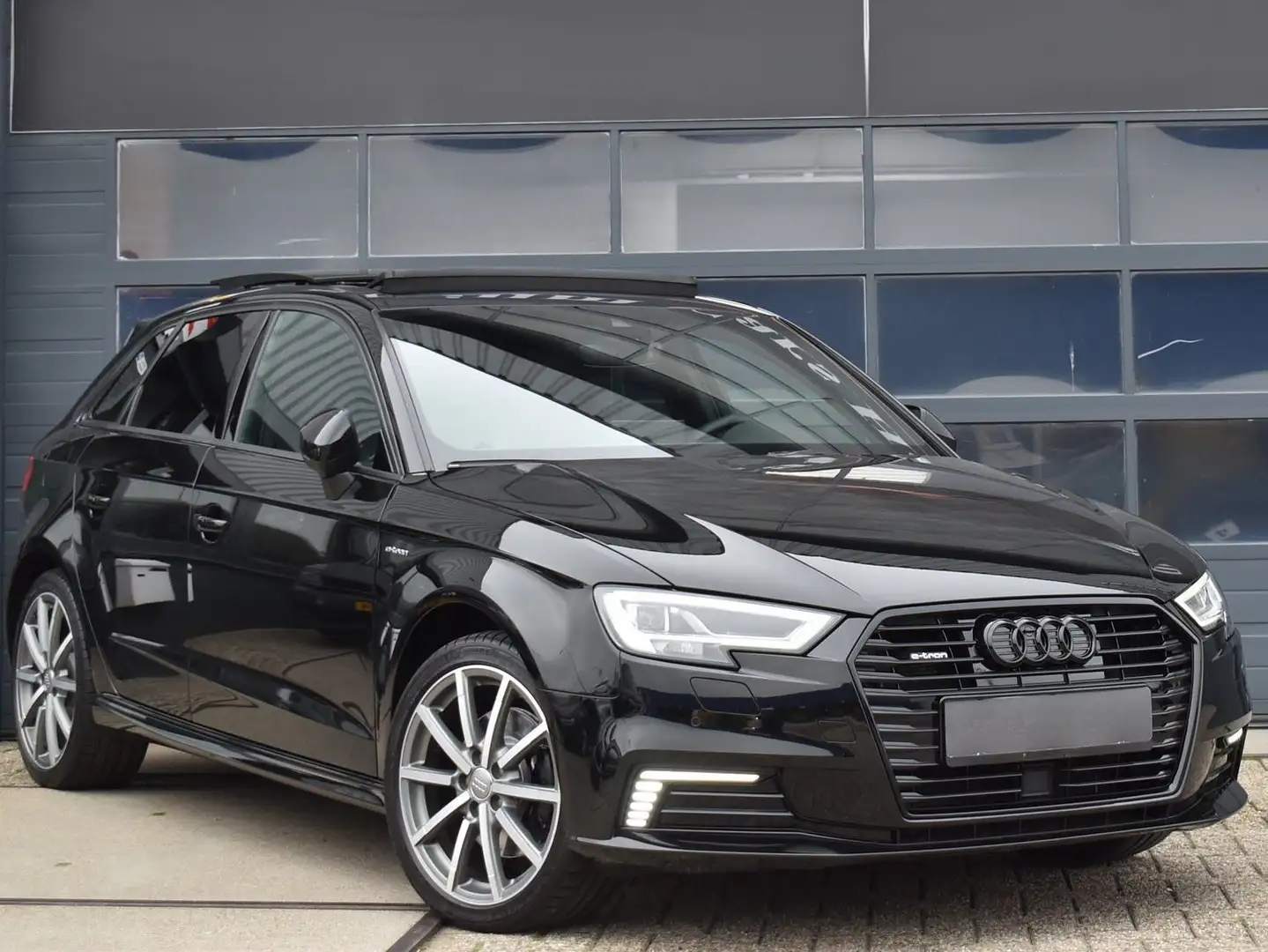 Audi A3 Sportback E-Tron 204 Pk S-Line Pano RS-zetels Černá - 2