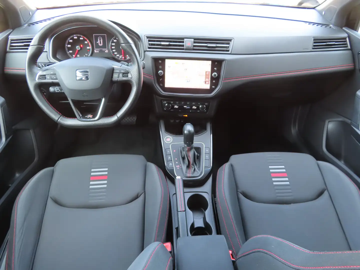SEAT Arona 1.0 TSI FR Launch Edition DSG | beats audio | full Zwart - 2