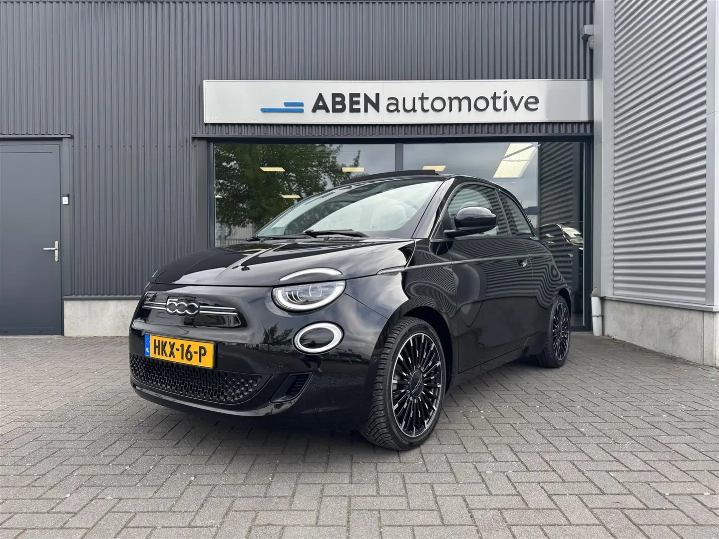 Fiat 500C E 42kWh La Prima Cabrio (ACC|17"|CAMERA|LEDER|4-SE Zwart - 1