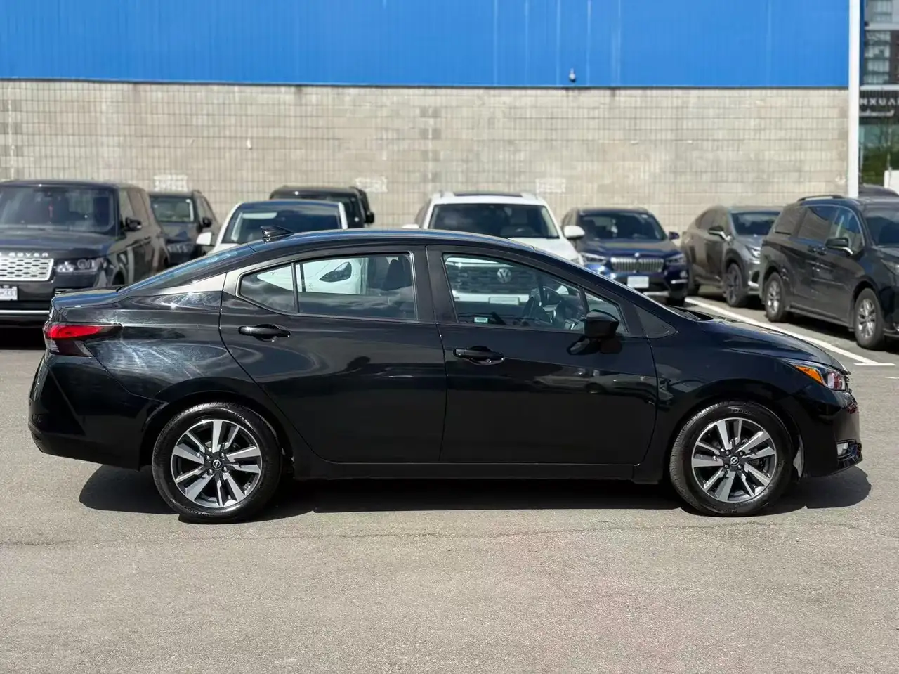 Nissan Versa снимка Nissan Versa