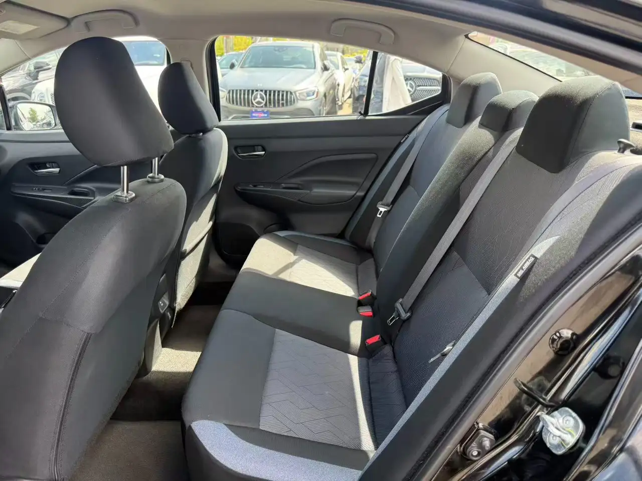 Nissan Versa снимка Nissan Versa