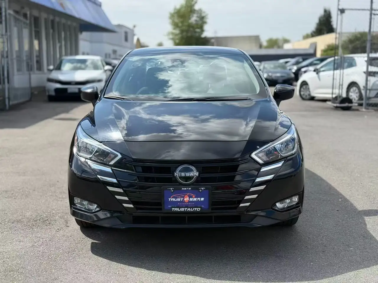Nissan Versa снимка Nissan Versa