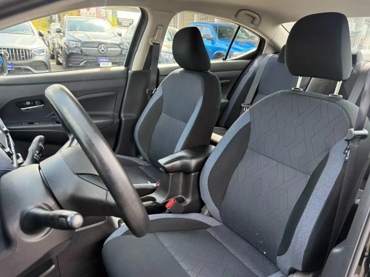 Nissan Versa снимка Nissan Versa