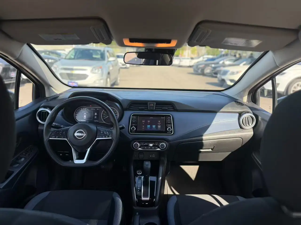 Nissan Versa снимка Nissan Versa