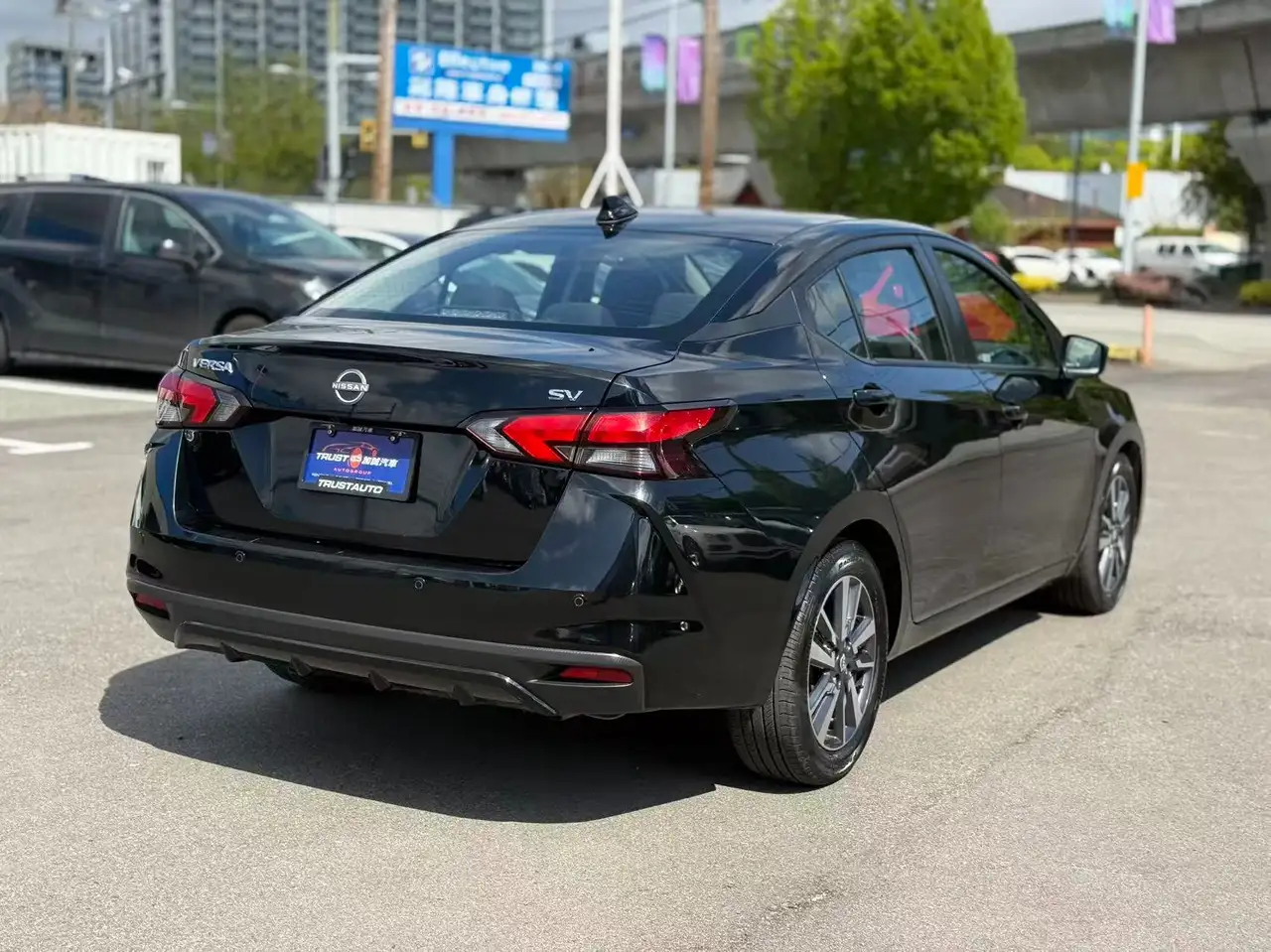 Nissan Versa снимка Nissan Versa