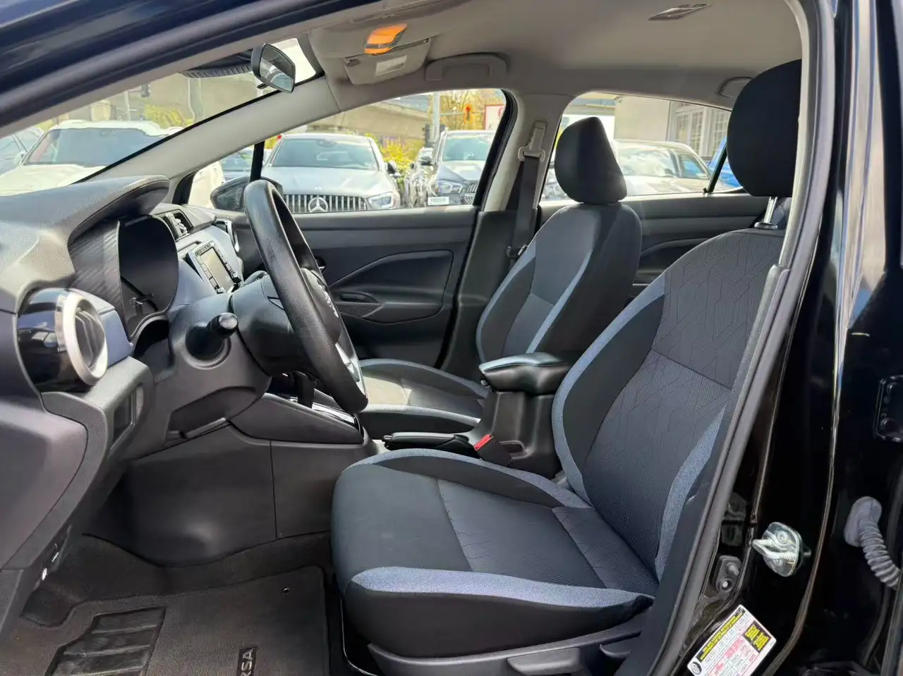 Nissan Versa снимка Nissan Versa