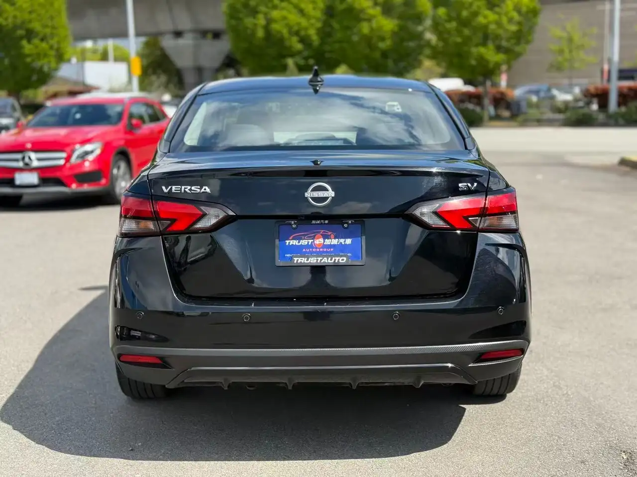 Nissan Versa снимка Nissan Versa