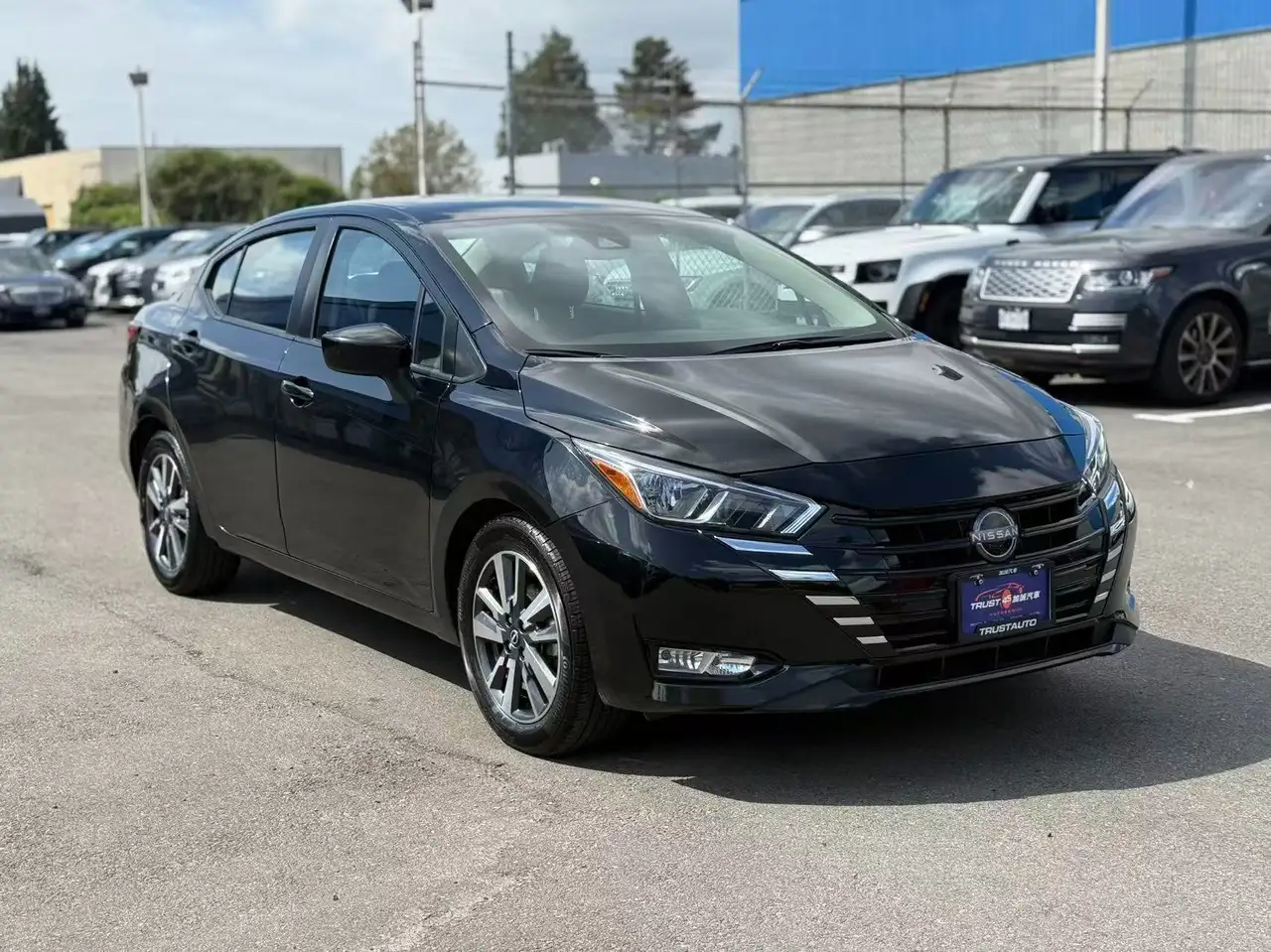Nissan Versa снимка Nissan Versa