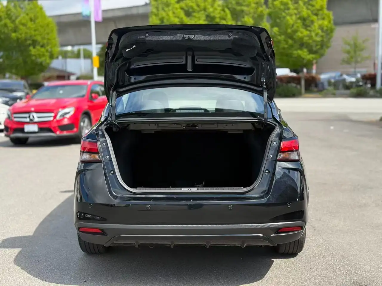Nissan Versa снимка Nissan Versa