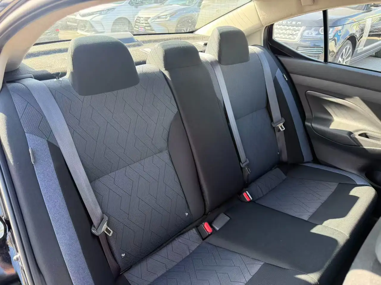 Nissan Versa снимка Nissan Versa