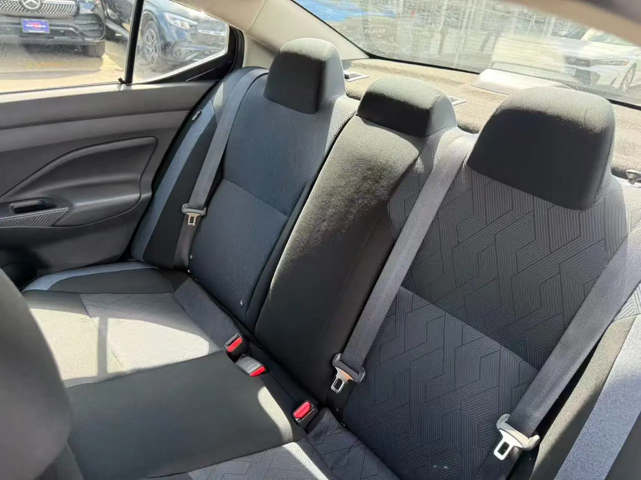 Nissan Versa снимка Nissan Versa