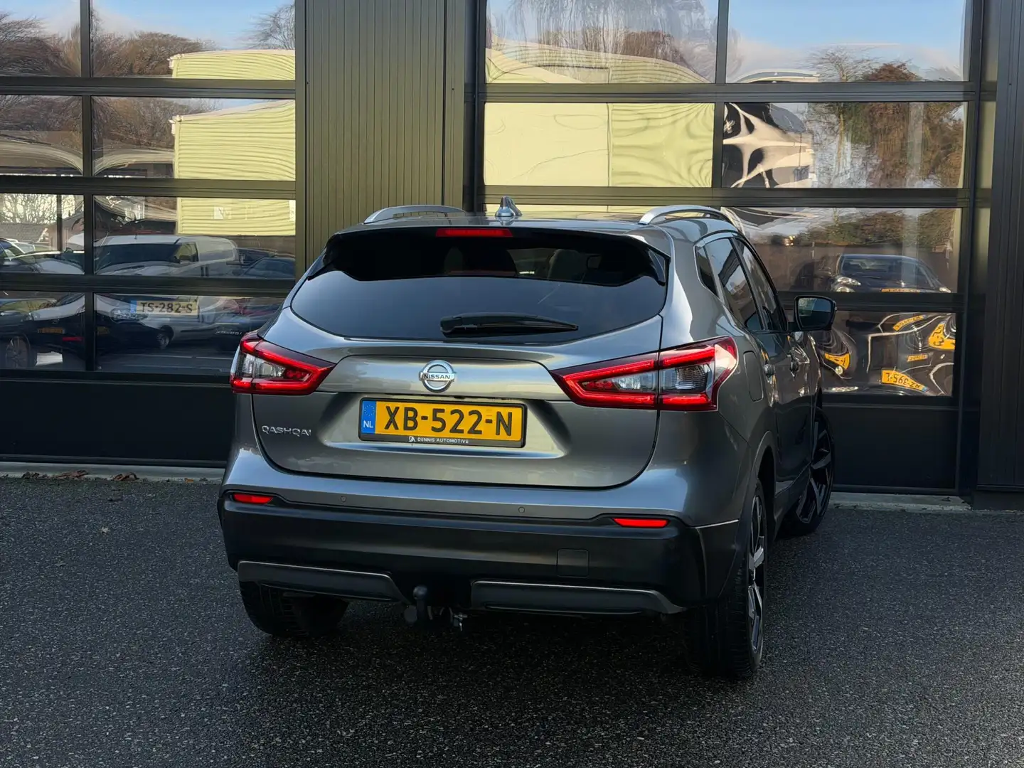 Nissan Qashqai 1.2 Tekna + Led Navi Pano Camera Leder Grau - 2